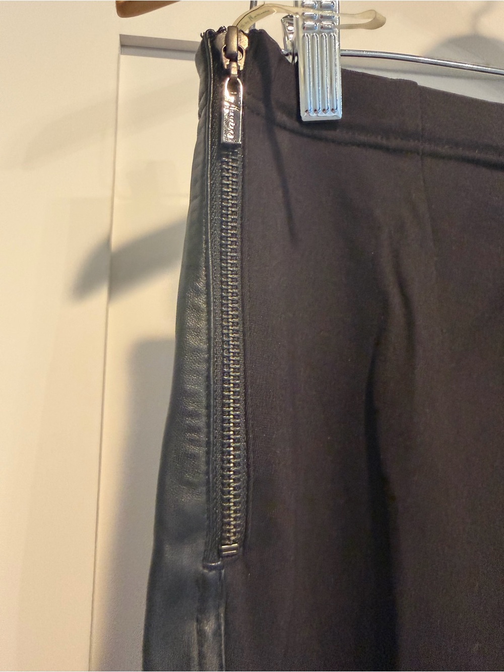 NWT GUESS BY MARCIANO Black Leather Leggings SZ 6 - Picture 4 of 7